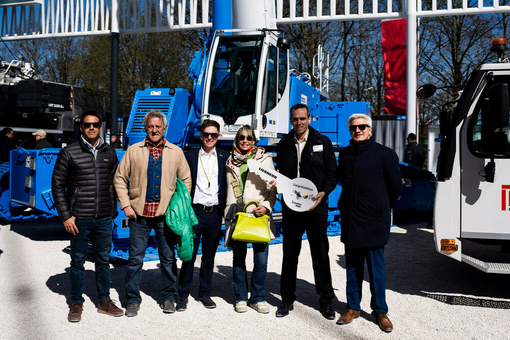 liebherr-ltc-1050-3-1E_handover_300dpi.jpg