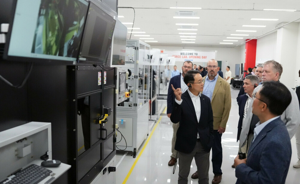 Doosan Bobcat eFORCE LAB. Opening_2.Line Tour.jpg
