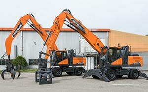 Mehr Informationen zu "DEVELON Materialumschlagmaschine"