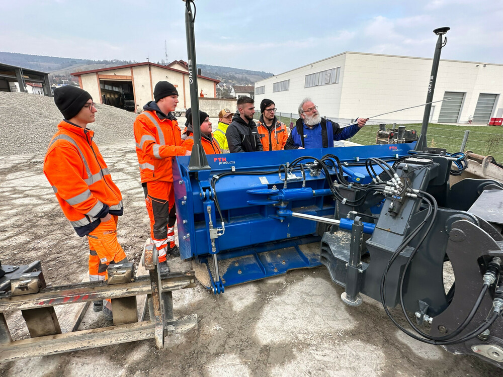 Pionier in der Ausbildung mit EW220 Sonderbau4.jpeg