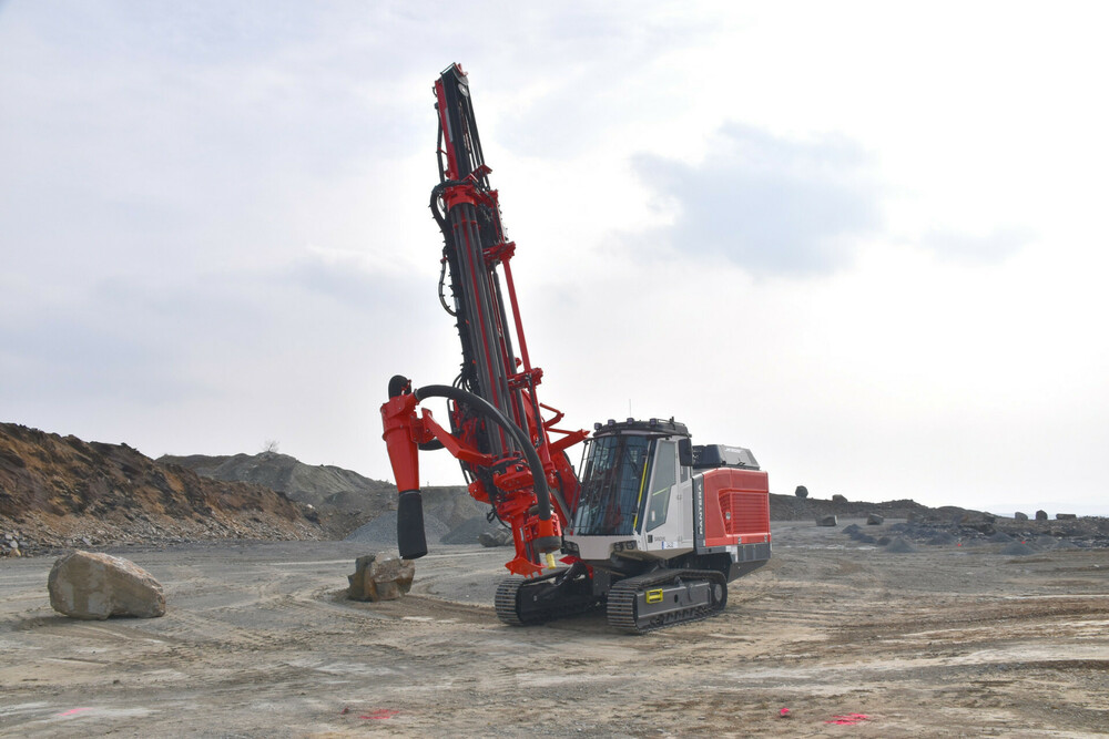 Die Pantera™ DP1500i positioniert sich für den Bohrbeginn.JPG