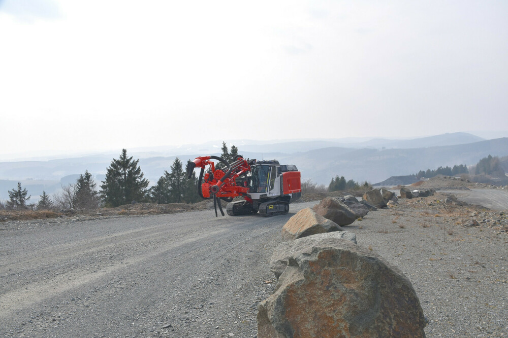 Mobil und einsatzbereit Die neue Pantera™ DP1500i unterwegs zum ersten Bohrfeld.JPG