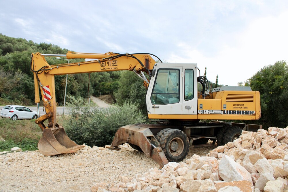 Liebherr912Corfu2025005.thumb.jpg.c256d0c9c898d9a6a0bfe1aeff9ed4b1.jpg