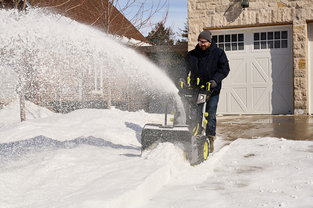 RY36STX61A-260F-App_2_Schneefraese.jpg