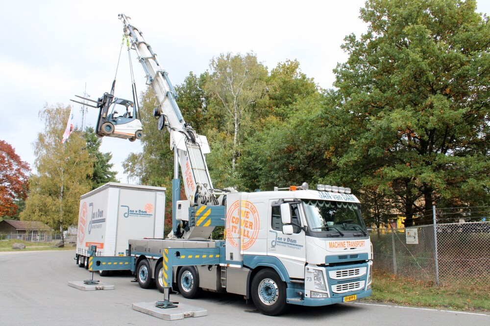 VolvoFMletzteGen4a002.thumb.jpg.c28df4b5f8389a484cf203782f42d001.jpg