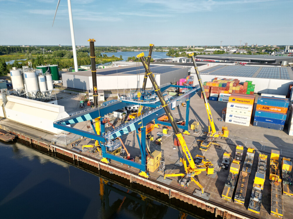 img_Tadano_Job Story_Van Riel_Quattro Lift.jpg