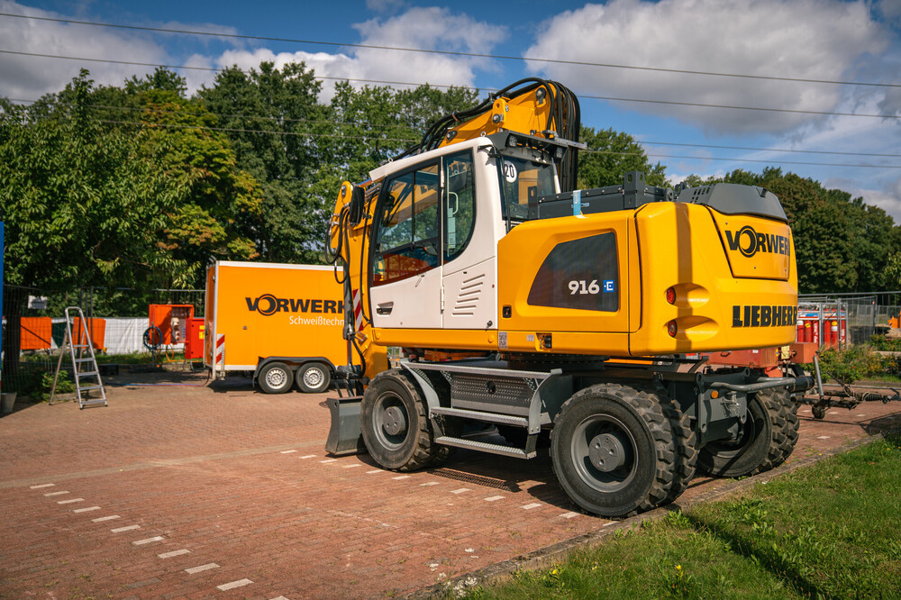 liebherr-vorwerk-batterieelektrischer-mobilbagger-a-916-e_300dpi.jpg