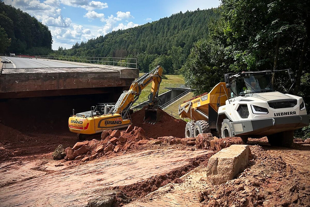 liebherr-zeller-bruecke-1_300dpi.jpg