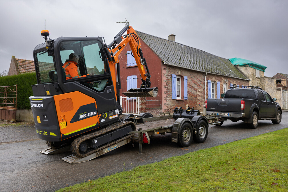 DEVELON_E-Minibagger-DX23E-7-2.jpg