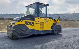 Mehr Informationen zu "BOMAG Gummiradwalze BW 18 RH"