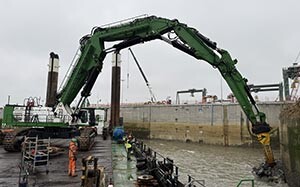 Mehr Informationen zu "Epiroc HB 7000 Hydraulikhammer"