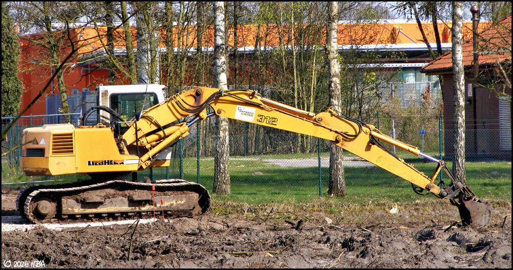 2010_Liebherr_R312_Janssen.thumb.jpg.bcaef7cec04f2b7fc6f7b9e1aebccd5f.jpg