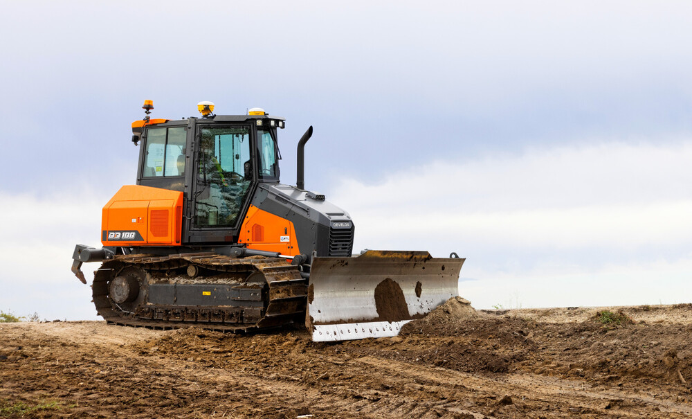 DEVELON Dozer DD100-1.jpg