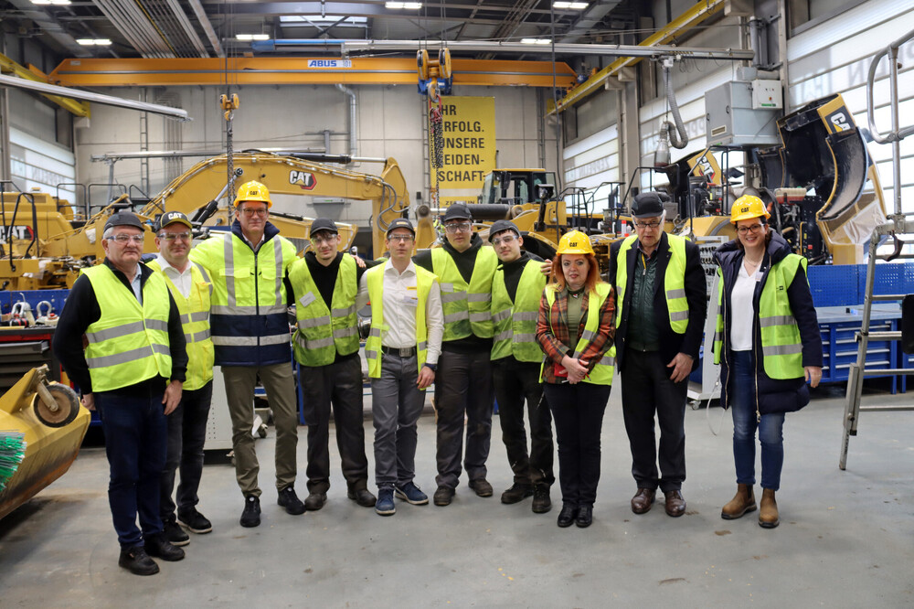 Foto-PM-Zeppelin-Cat-Pilotprojekt-rumänische-Berufsschulabsolventen a.jpg