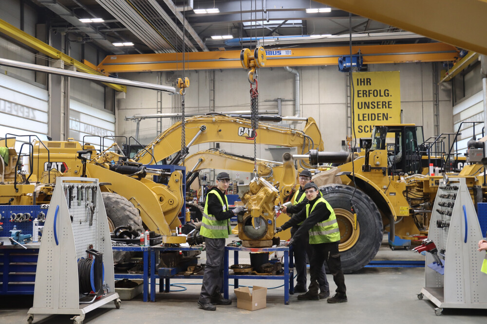 Foto-PM-Zeppelin-Cat-Pilotprojekt-rumänische-Berufsschulabsolventen b.JPG