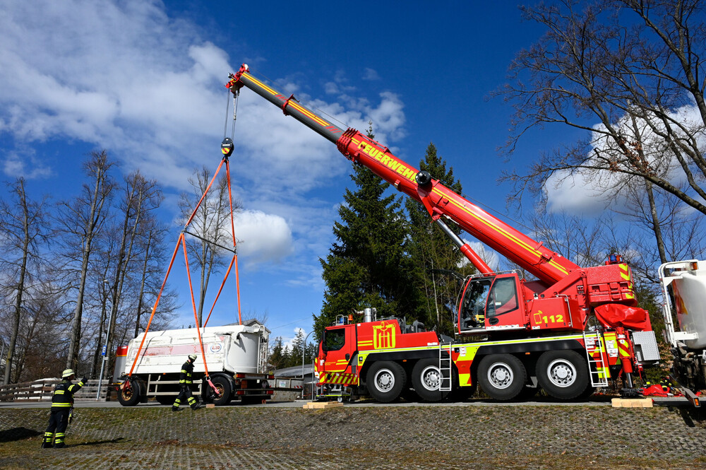 liebherr-ltm-1070-4.2-feuerwehr-muenchen-training-02-300dpi.jpg