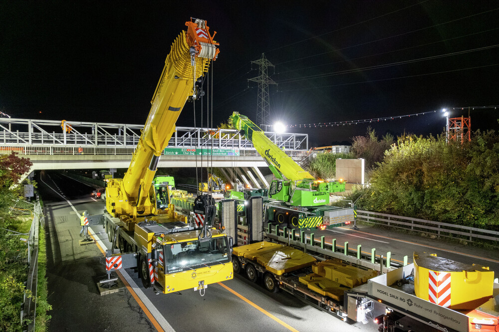 liebherr-ltm-1230-5-1-hodel & christen-03-300dpi.jpg