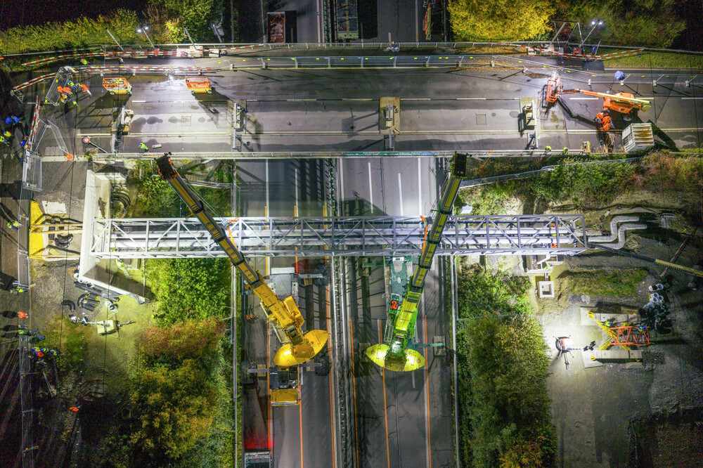 liebherr-ltm-1230-5-1-hodel & christen-05-300dpi.jpg