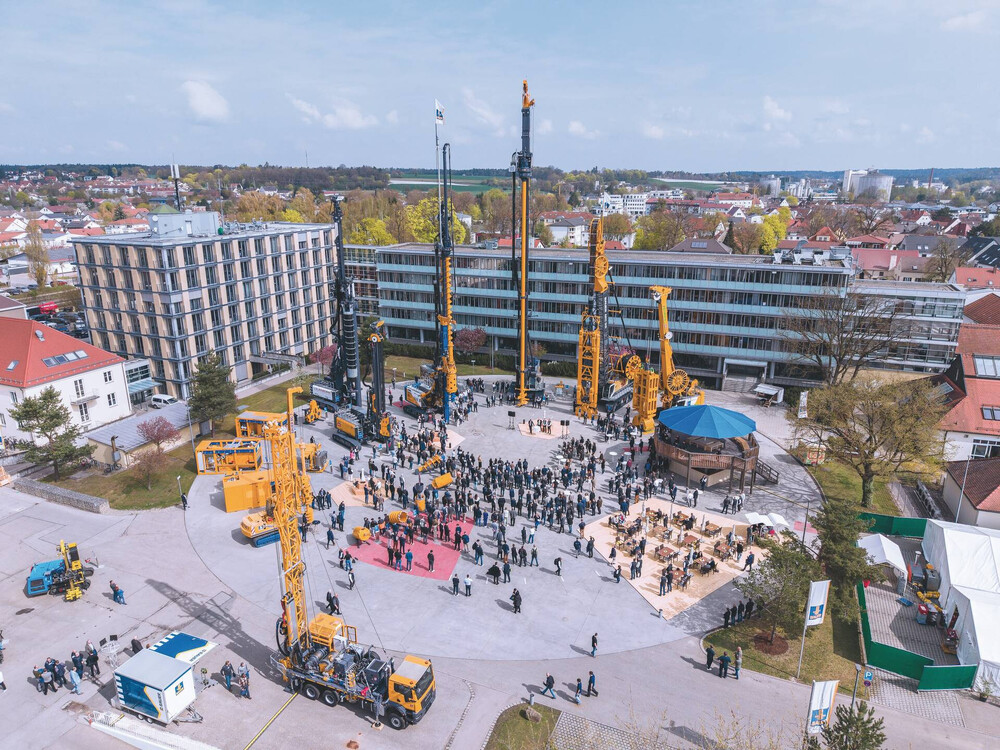 pressefoto-press-image- in-house-exhibition-2026-bauer-maschinen-cmyk (1).jpg