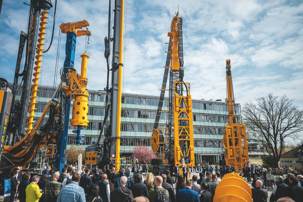 pressefoto-press-image- in-house-exhibition-2026-bauer-maschinen-cmyk (2).jpg