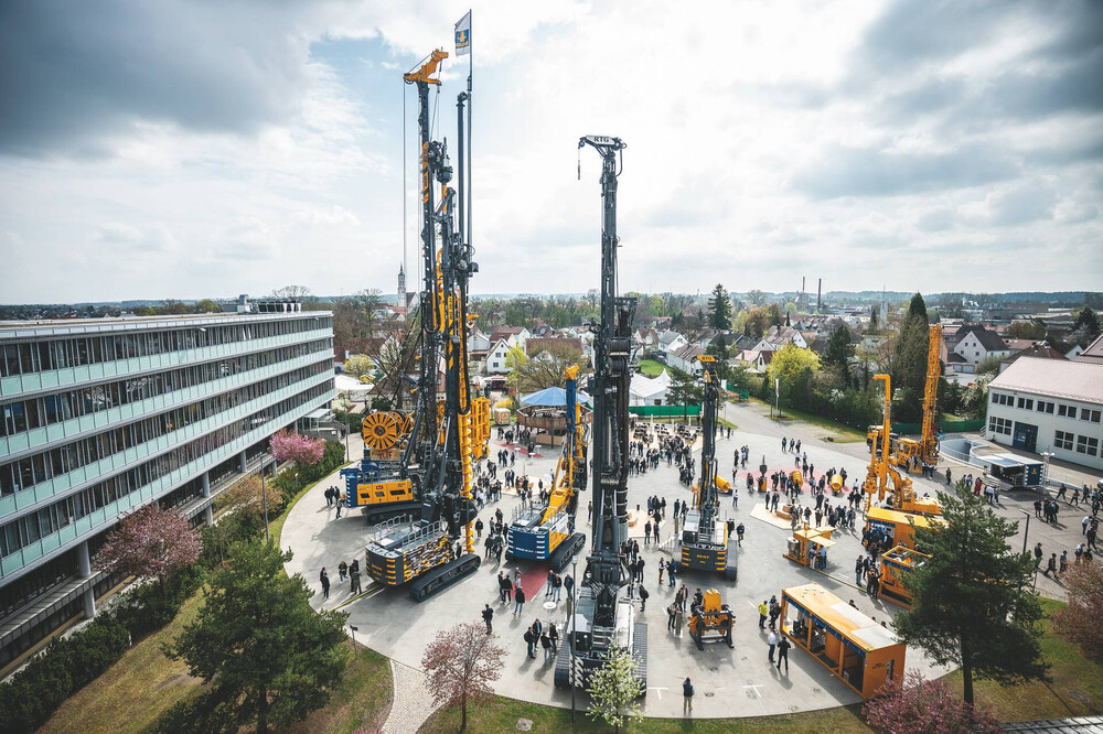 pressefoto-press-image- in-house-exhibition-2026-bauer-maschinen-cmyk (3).jpg