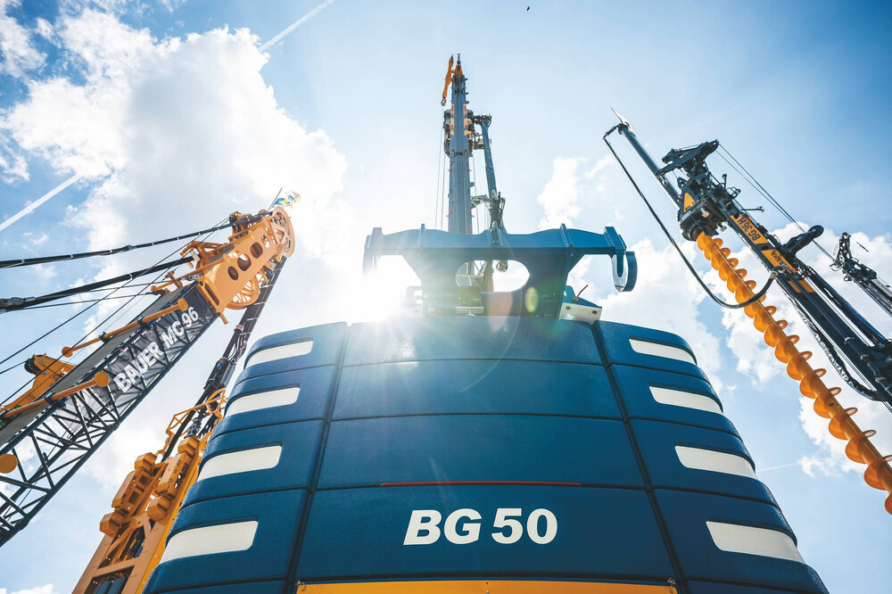 pressefoto-press-image- in-house-exhibition-2026-bauer-maschinen-cmyk (4).jpg