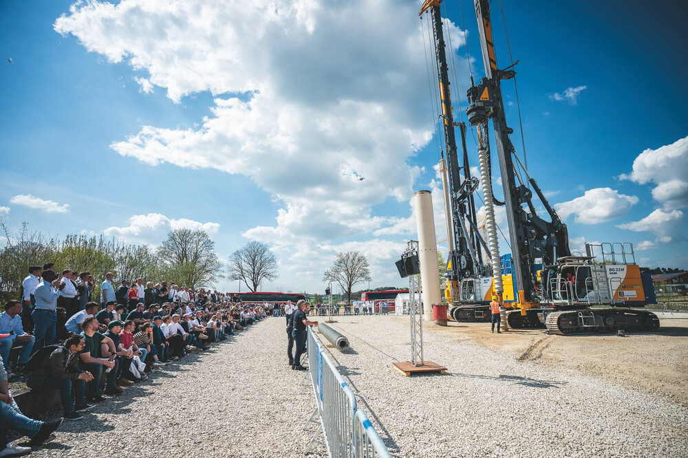 pressefoto-press-image- in-house-exhibition-2026-bauer-maschinen-cmyk (6).jpg