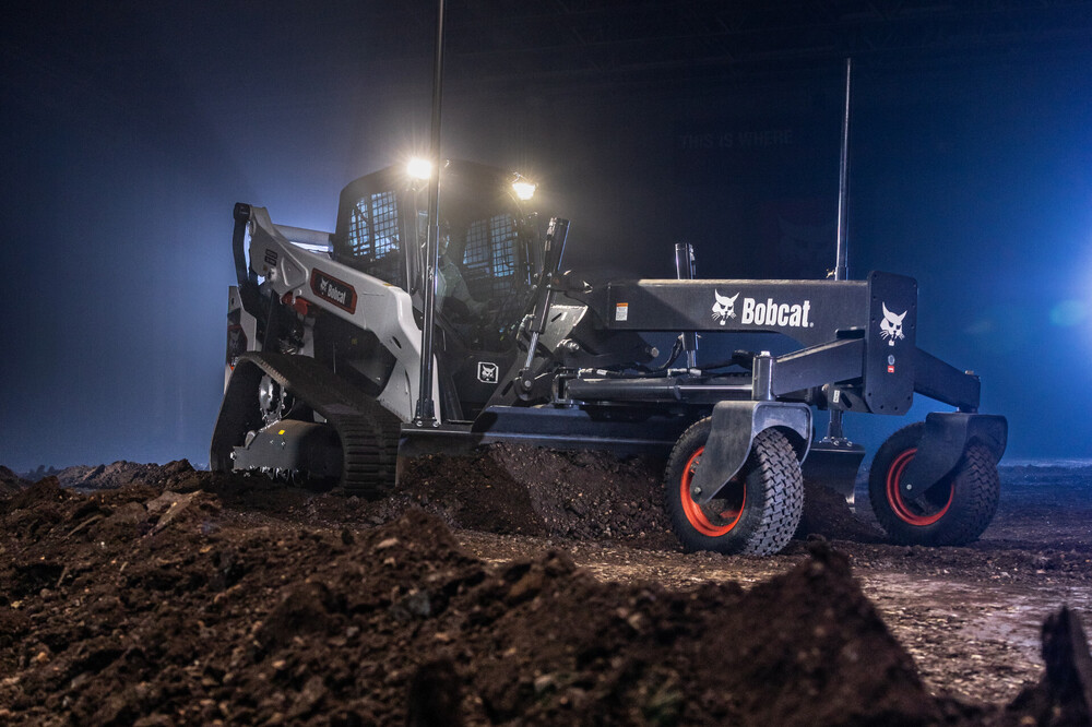 Bobcat T86 R-Series Compact Track Load (3).jpg