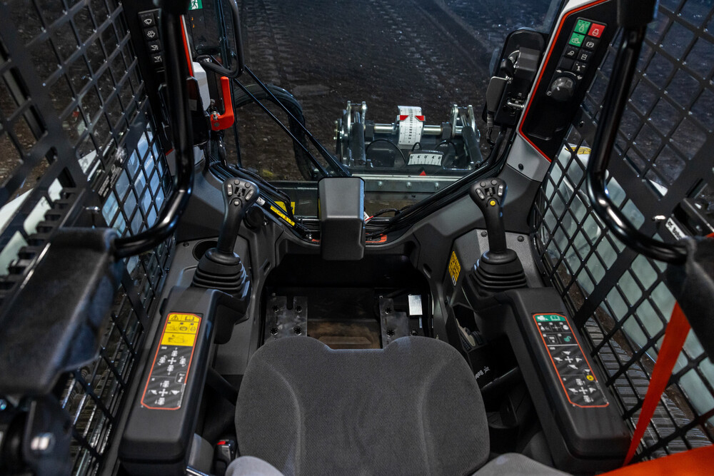 Bobcat T86 R-Series Compact Track Loader (2).jpg