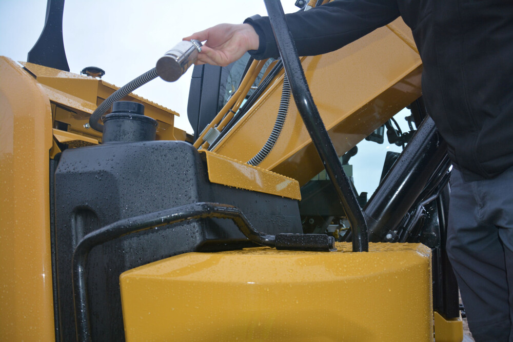 Cat319-Bild4-Betankungspumpe.JPG