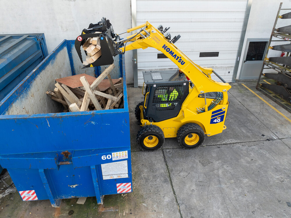 KOmatsu SK40-8 (1).jpg