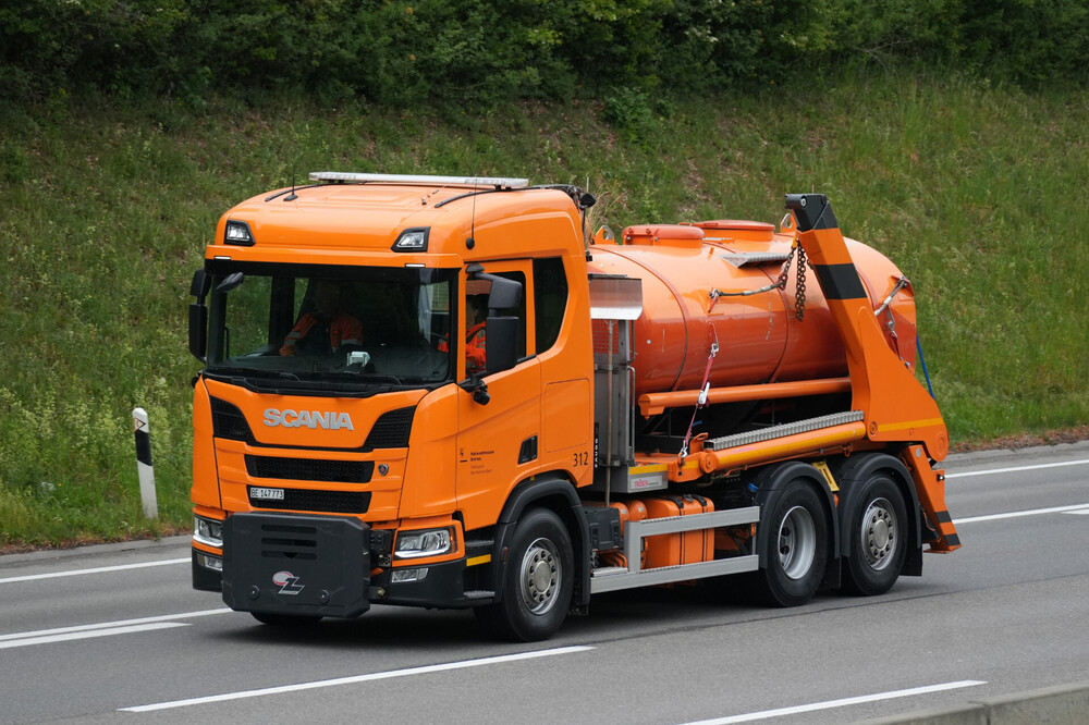 ScaniaR174106x2WelakiTiefbauamtKantonBern(2019).thumb.JPG.fd22960063c694f4b2c332a7bb6d721b.JPG