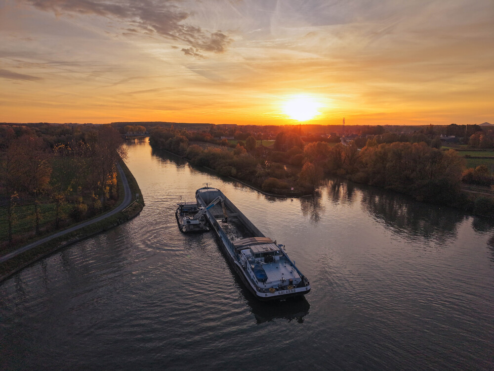liebherr-r-938-ghent-dredging-1_300dpi.jpg