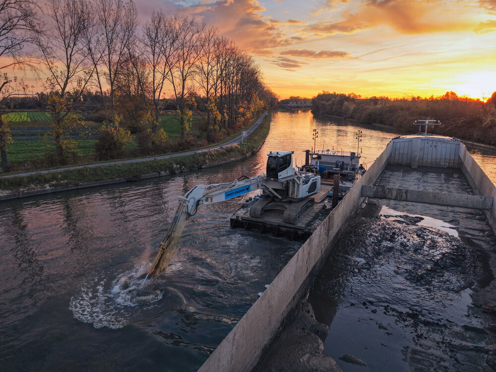 liebherr-r-938-ghent-dredging-3_300dpi.jpg