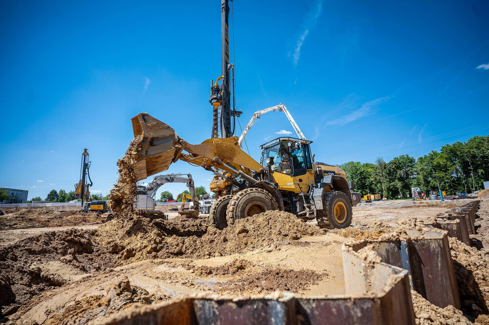 pressebild-press-image-baugrubenerstellung-excavation-pit-frankfurt-sindlingen-bauer-resources-rgb (2).jpg