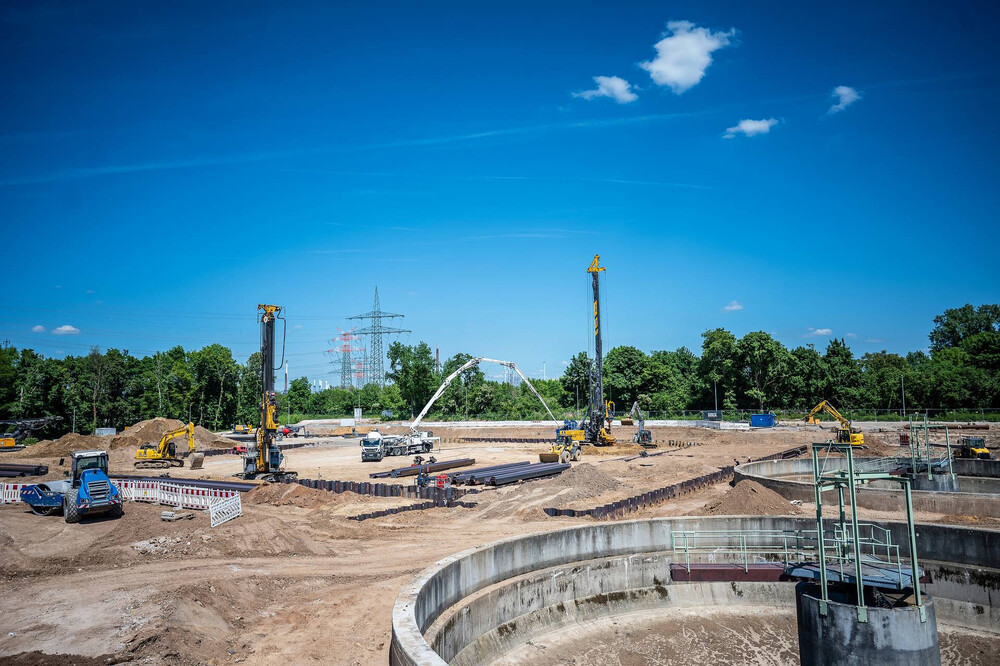 pressebild-press-image-baugrubenerstellung-excavation-pit-frankfurt-sindlingen-bauer-resources-rgb (4).jpg