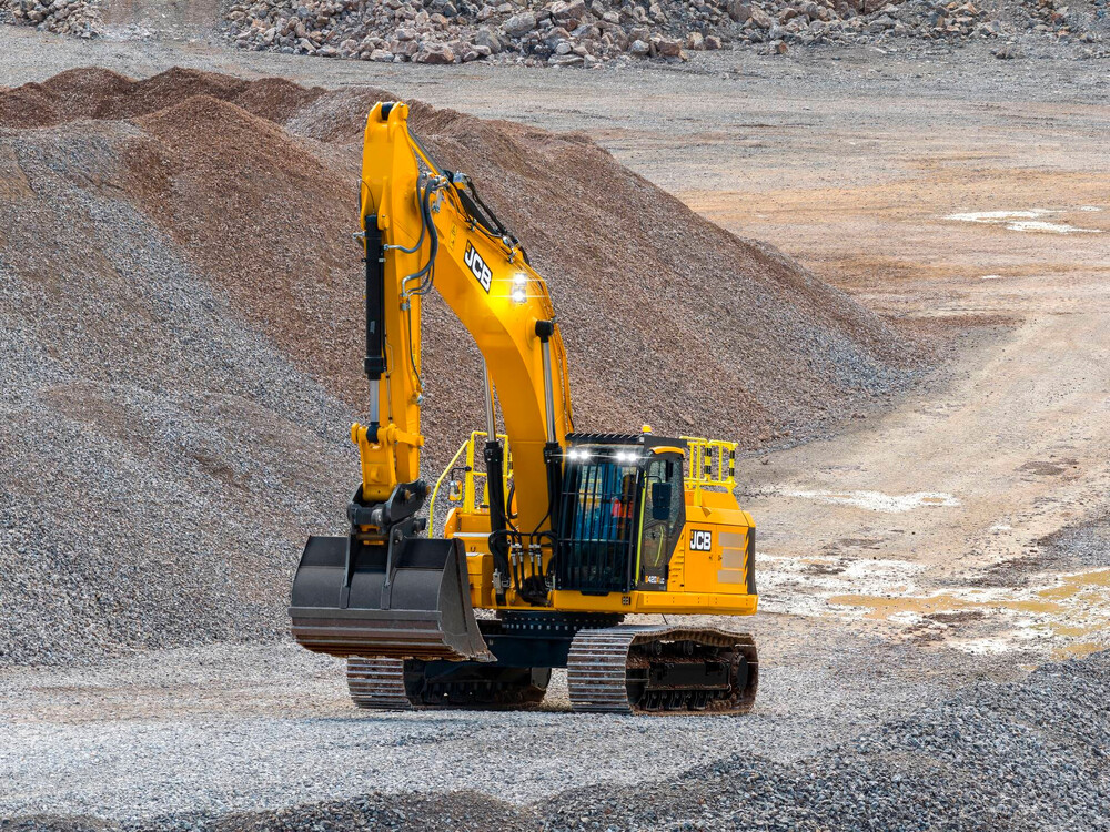 420x-tracked-excavators-stage-v-application-image (2).jpg