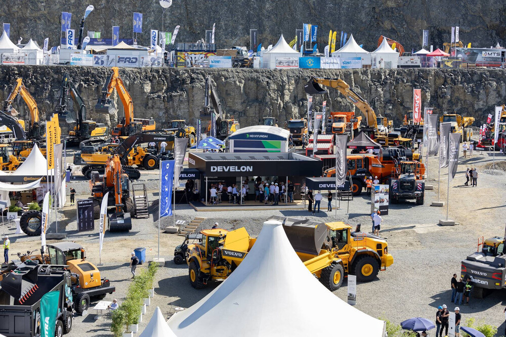 DEVELON_steinexpo-1.jpg