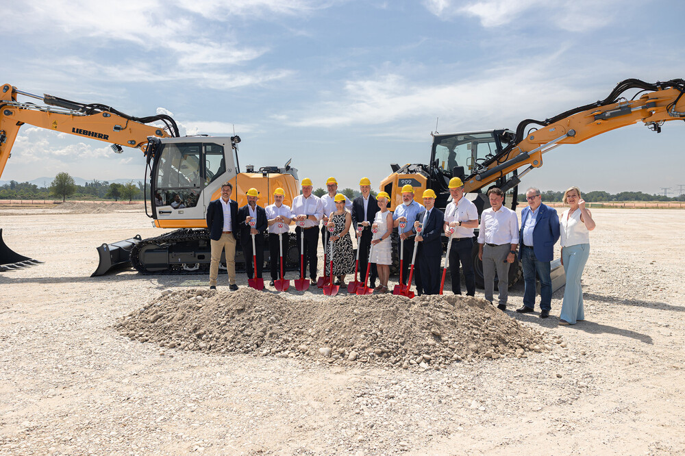 Liebherr-premier-coup-de-pelle-Nambsheim.jpg