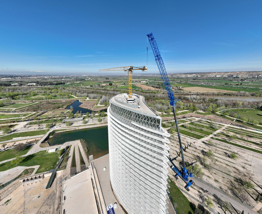 Liebherr LTM 1650-8.1-Torre del Agua-300dpi.jpg