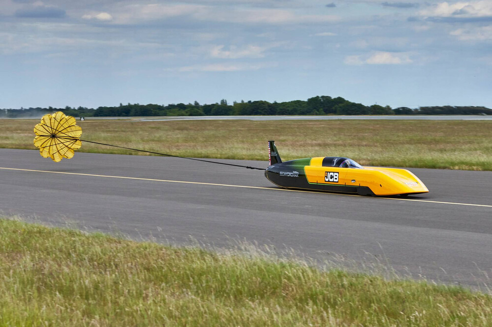 jcb-hydromax-testing-at-raf-wittering-with-parachute.jpg