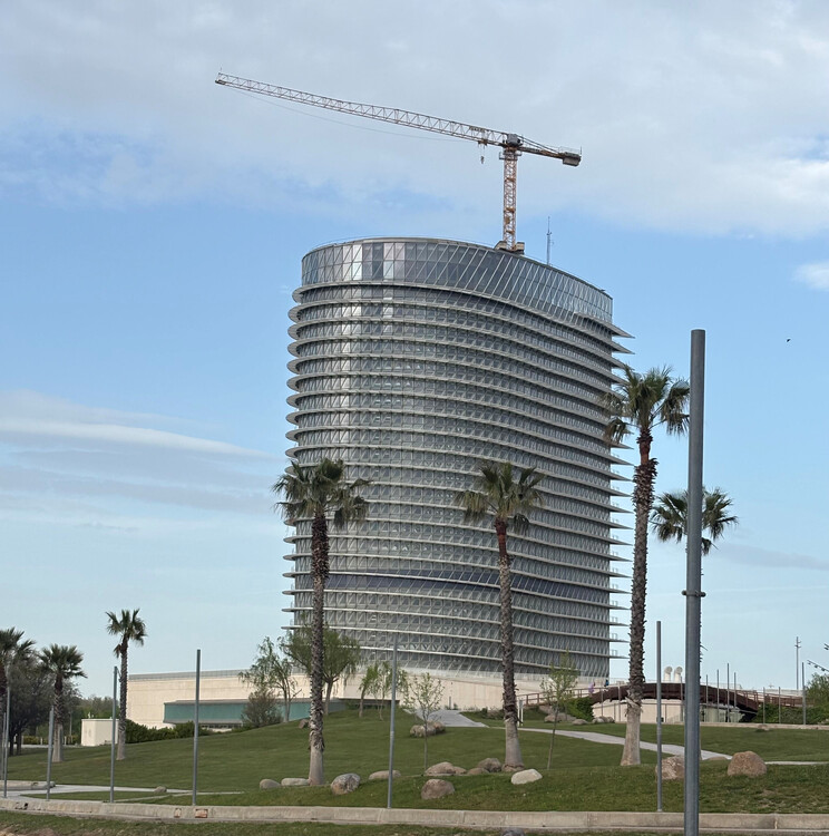liebherr-110 EC-B-Grúas Cerezo_Torre del Agua-300dpi.jpg