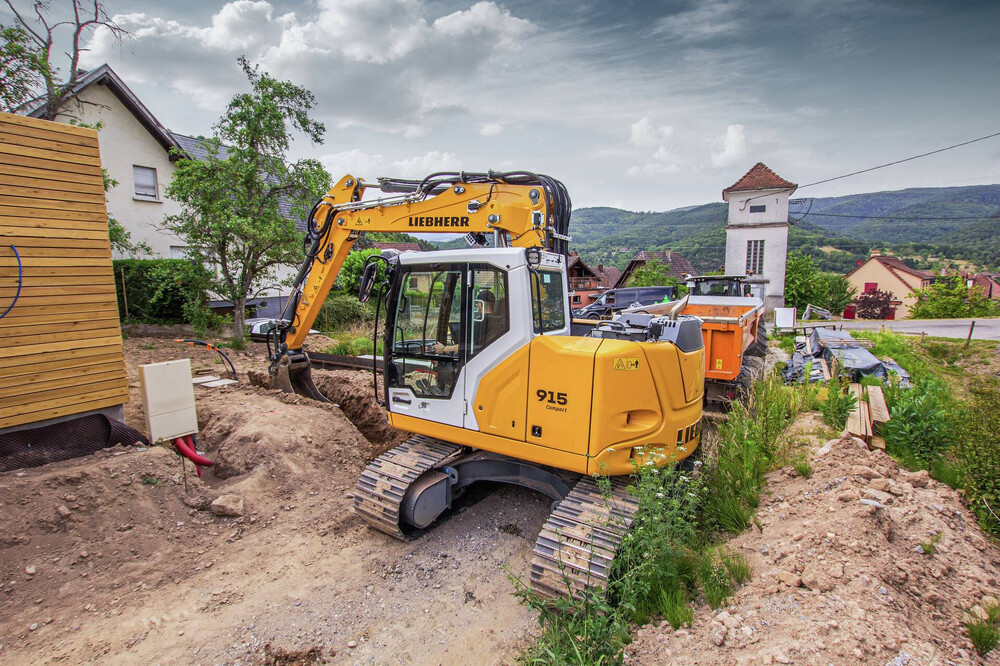liebherr-r-915-compact-g8-300-dpi.jpg