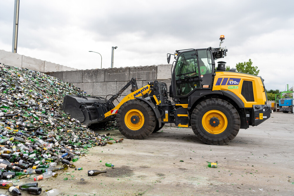 3. Komatsu WA170M.jpg