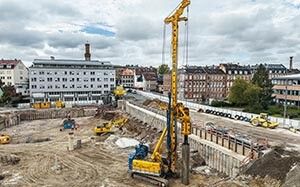 Mehr Informationen zu "Bauer beim Neubau eines Gymnasiums"