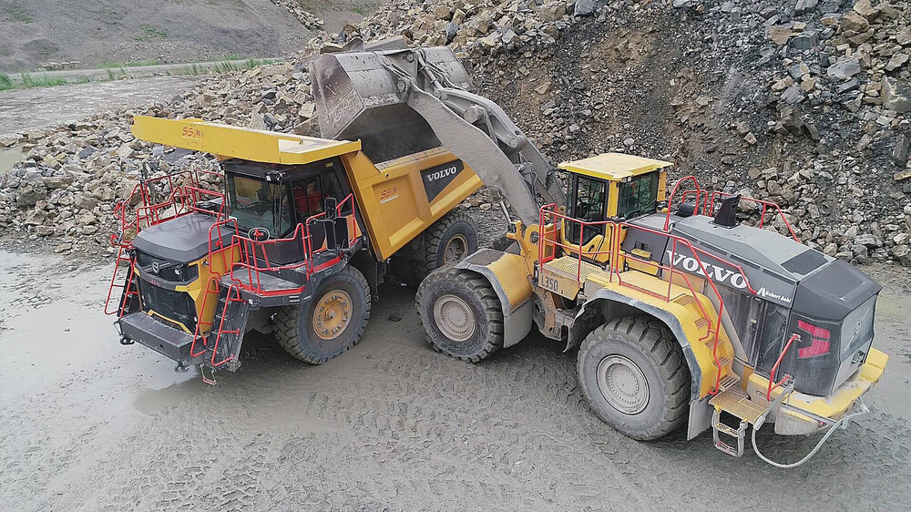 VolvoCE_R70_2.jpg