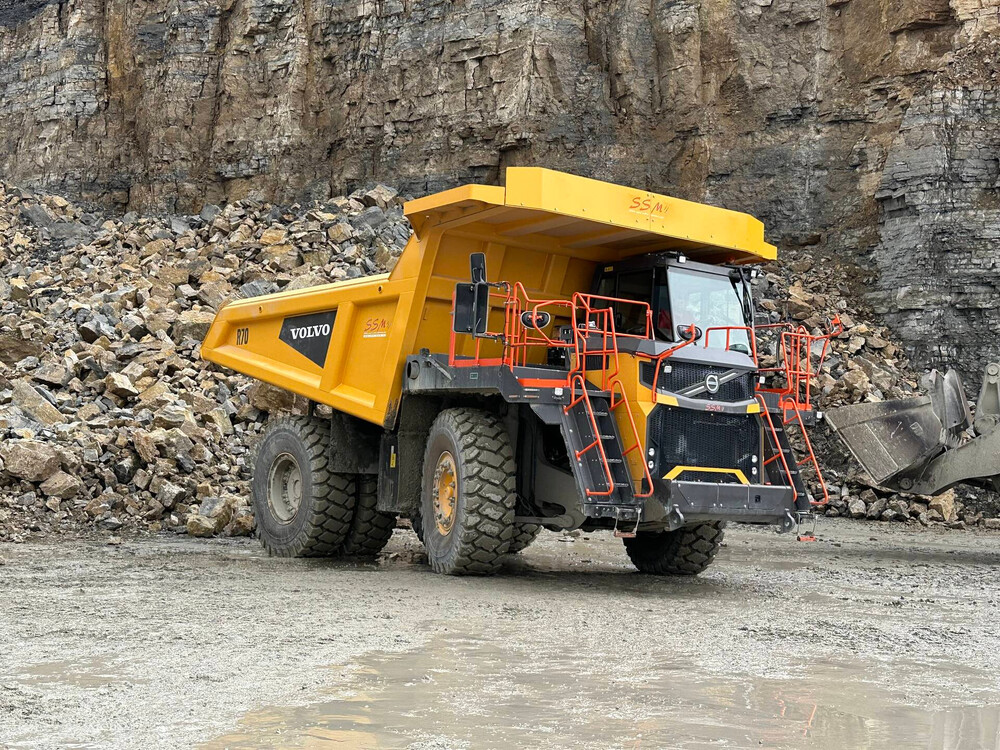 VolvoCE_R70_5.jpg