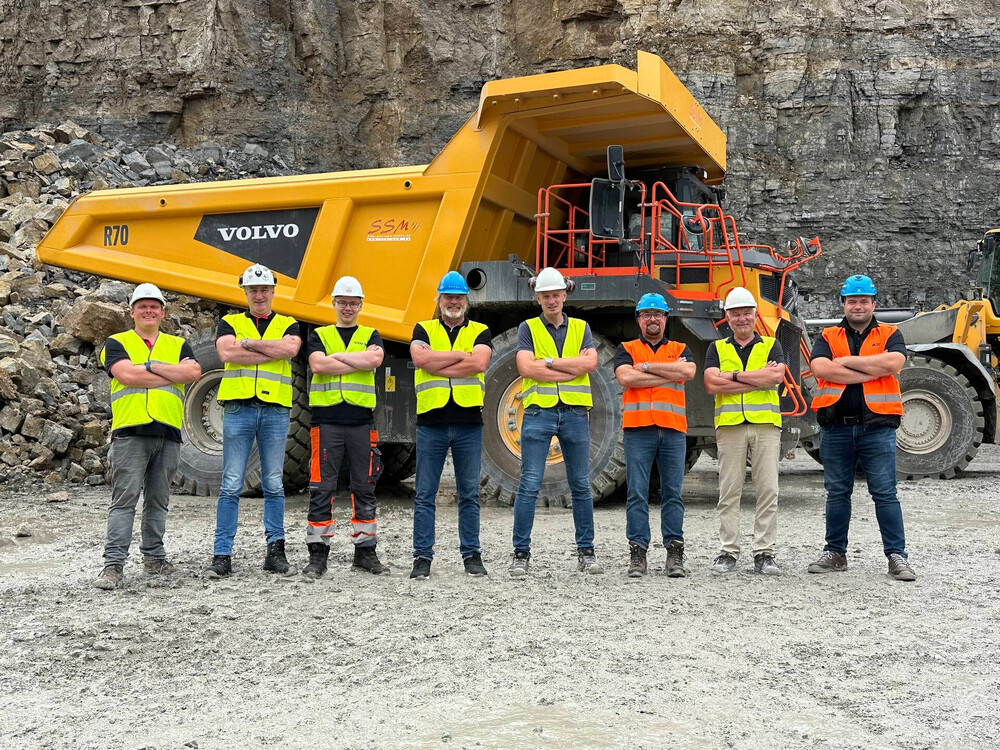 VolvoCE_R70_Group-Image.jpg