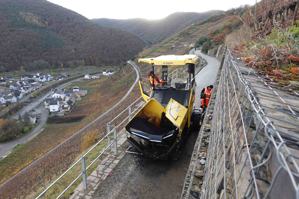 06_BOMAG_PR_Nordbau_BF350_C5.JPG