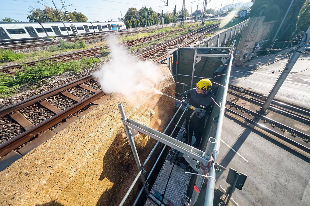 Kärcher Brückenporta~Bad Cannstatt 4.jpg